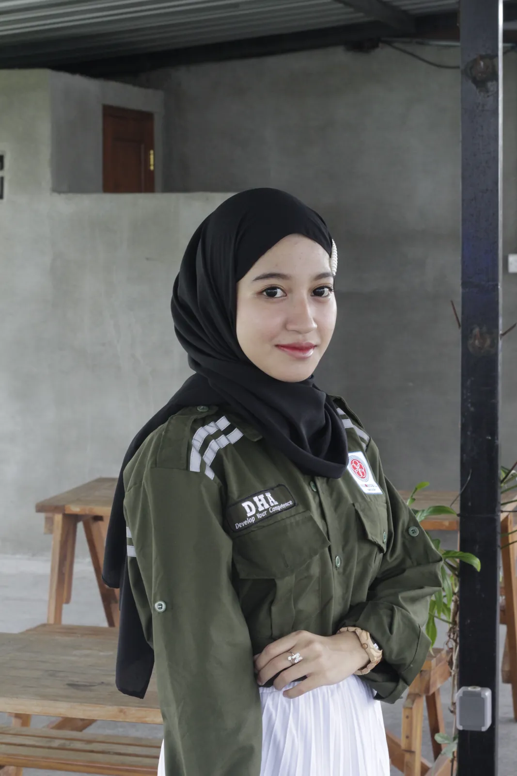 Jaket parasut olive untuk seragam tim